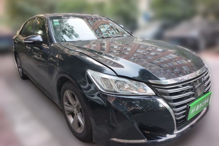 Used Toyota Crown 2015 2.0T Fashion Edition Front Right 45 Deg