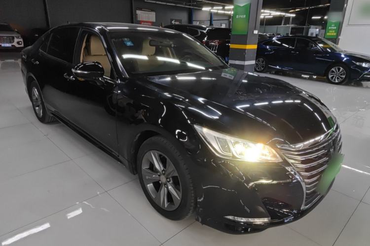 Used Toyota Crown 2015 2.0T Fashion Edition Front Right 45 Deg