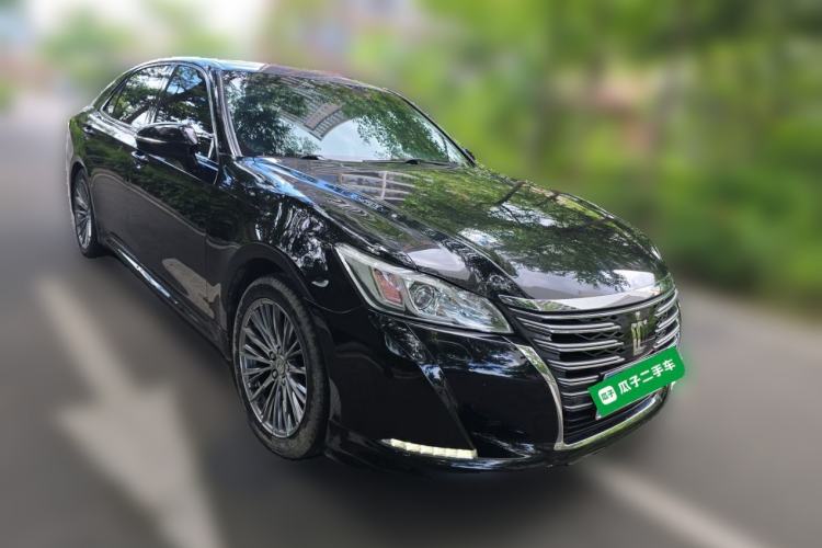 Used Toyota Crown 2015 2.5L Smart Edition Front Right 45 Deg