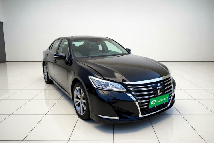 Used Toyota Crown 2015 2.0T Fashion Edition Front Right 45 Deg