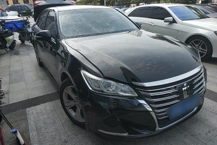 Used Toyota Crown 2015 2.0T Fashion Edition Front Right 45 Deg