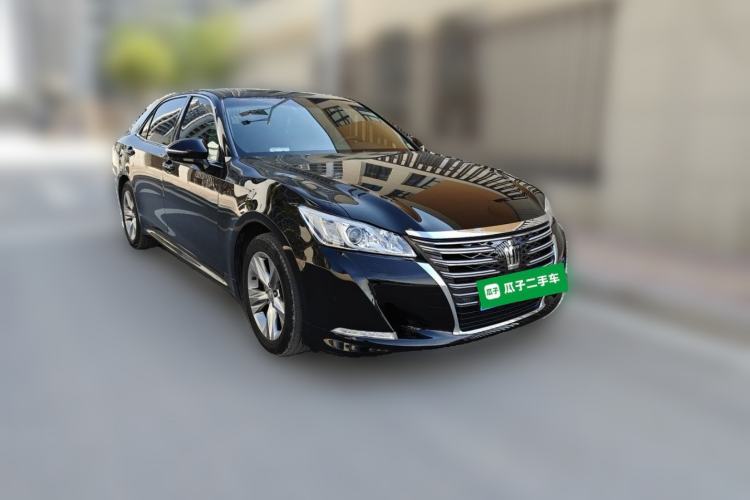 Used Toyota Crown 2015 2.5L Smart Edition Front Right 45 Deg
