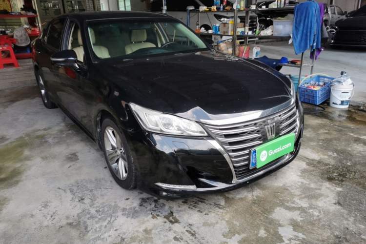 Used Toyota Crown 2015 2.0T Fashion Edition Front Right 45 Deg