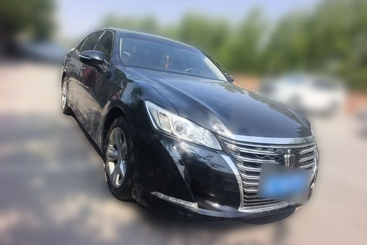 Used Toyota Crown 2015 2.0T Fashion Edition Front Right 45 Deg