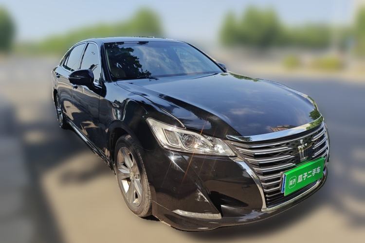 Used Toyota Crown 2015 2.5L Smart Edition Front Right 45 Deg
