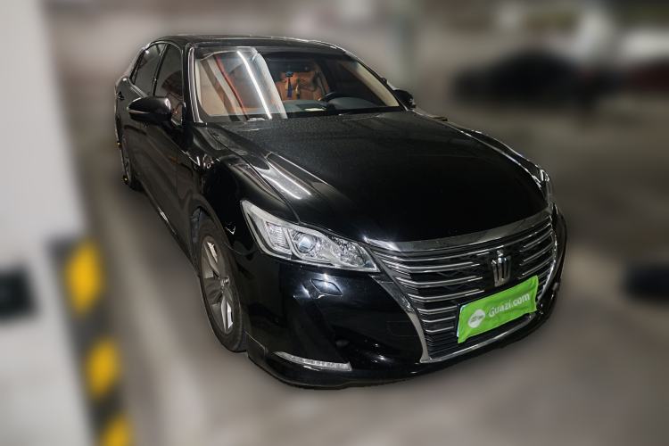 Used Toyota Crown 2015 2.0T Fashion Edition Front Right 45 Deg