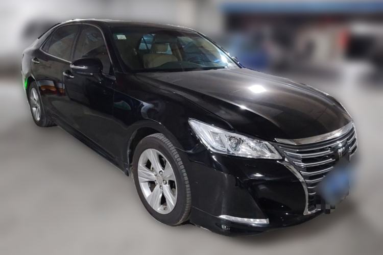 Used Toyota Crown 2015 2.0T Fashion Edition Front Right 45 Deg