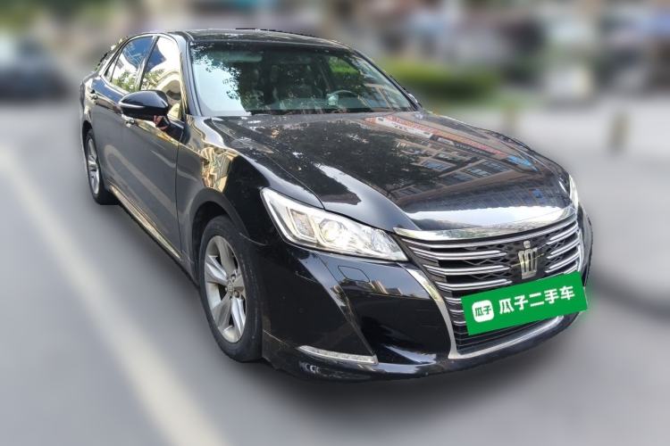 Used Toyota Crown 2015 2.0T Fashion Edition Front Right 45 Deg