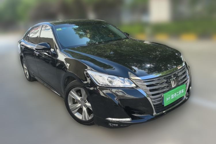 Used Toyota Crown 2015 2.0T Fashion Edition Front Right 45 Deg