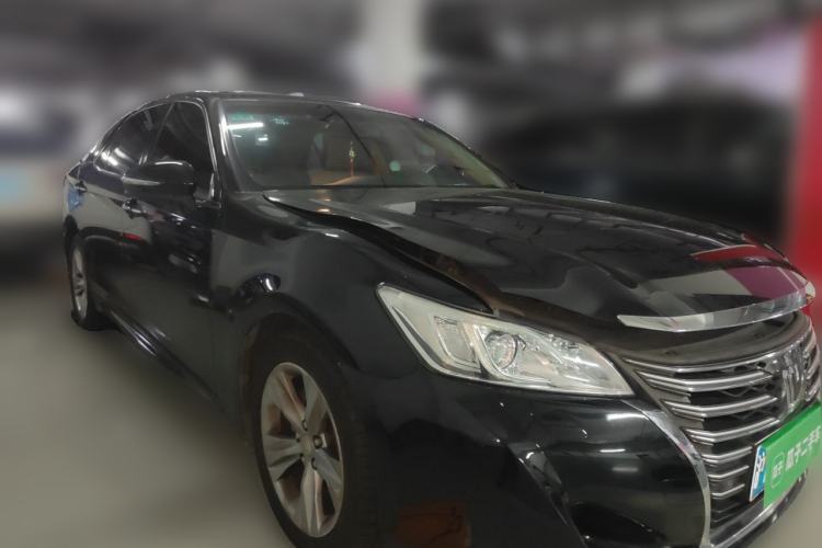Used Toyota Crown 2015 2.0T Fashion Edition Front Right 45 Deg