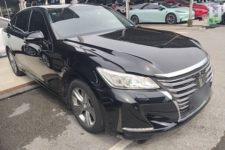 Used Toyota Crown 2015 2.0T Fashion Edition Front Right 45 Deg