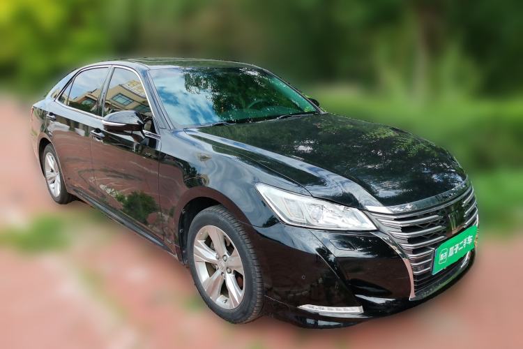 Used Toyota Crown 2015 2.5L Smart Edition Front Right 45 Deg