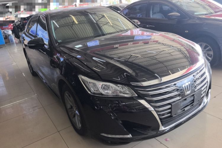 Used Toyota Crown 2015 2.0T Fashion Edition Front Right 45 Deg