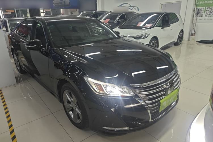 Used Toyota Crown 2015 2.0T Fashion Edition Front Right 45 Deg