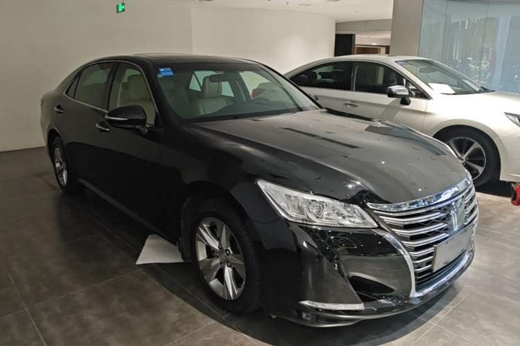 Used Toyota Crown 2015 2.0T Fashion Edition Front Right 45 Deg