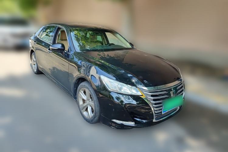Used Toyota Crown 2015 2.0T Fashion Edition Front Right 45 Deg