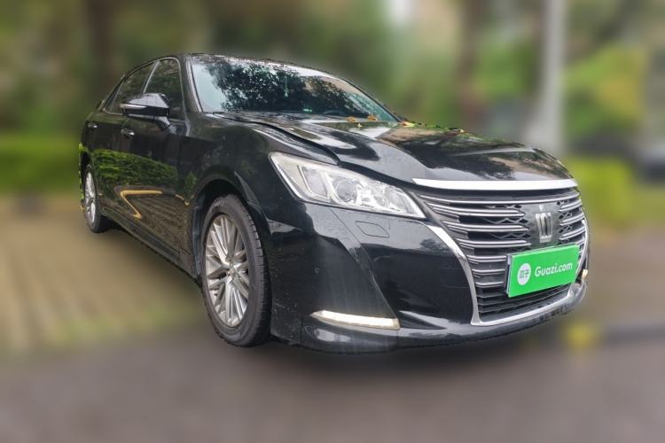 Used Toyota Crown 2015 2.0T Fashion Edition Front Right 45 Deg