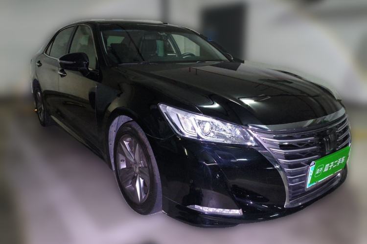Used Toyota Crown 2015 2.0T Fashion Edition Front Right 45 Deg