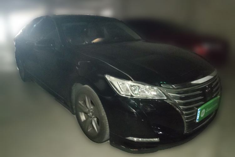 Used Toyota Crown 2015 2.0T Fashion Edition Front Right 45 Deg