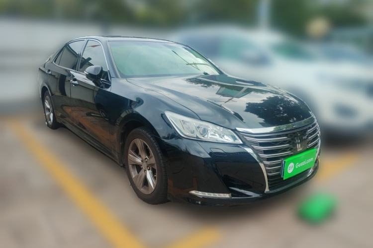 Used Toyota Crown 2015 2.0T Fashion Edition Front Right 45 Deg