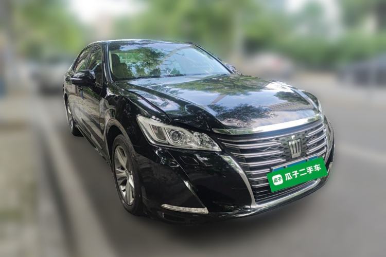 Used Toyota Crown 2015 2.5L Executive Edition Front Right 45 Deg