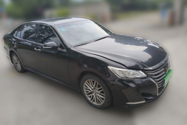 Used Toyota Crown 2015 2.5L Elite Edition Front Right 45 Deg