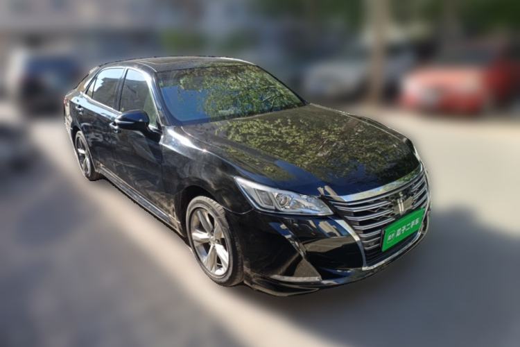 Used Toyota Crown 2015 2.0T Fashion Edition Front Right 45 Deg