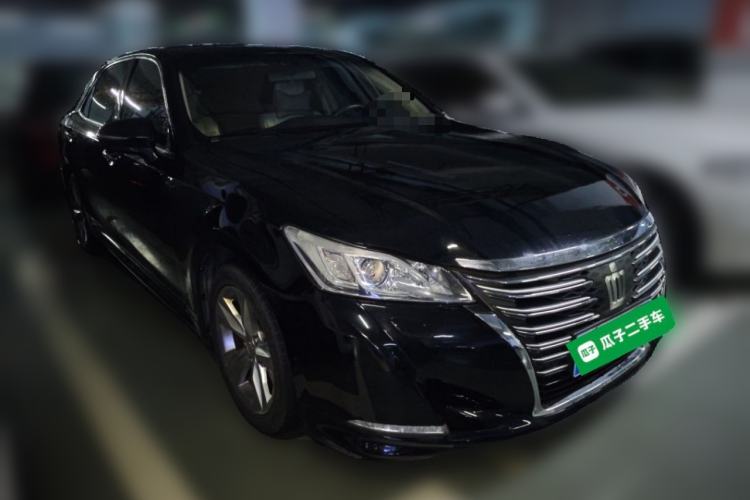 Used Toyota Crown 2015 2.0T Fashion Edition Front Right 45 Deg