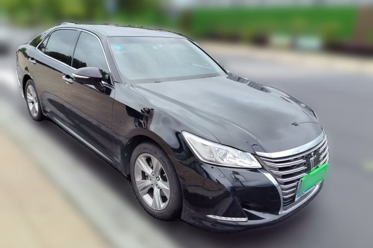 Used Toyota Crown 2015 2.0T Fashion Edition Front Right 45 Deg