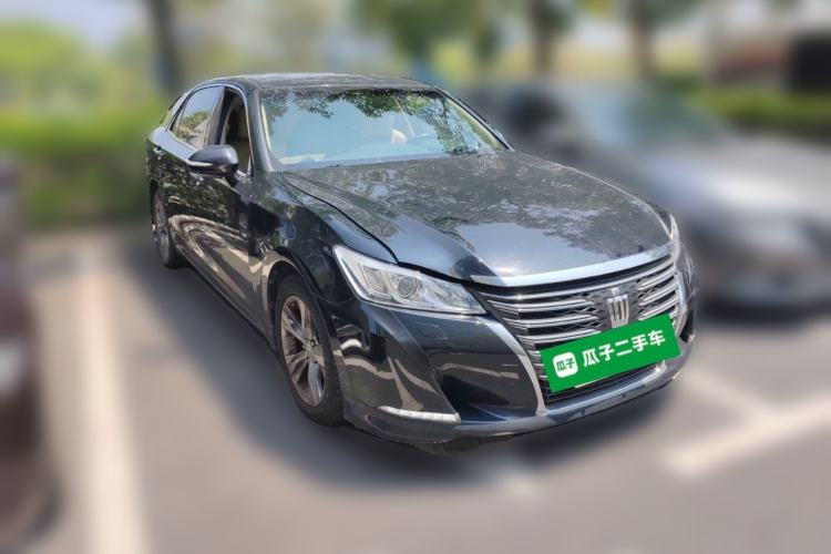 Used Toyota Crown 2015 2.0T Fashion Edition Front Right 45 Deg