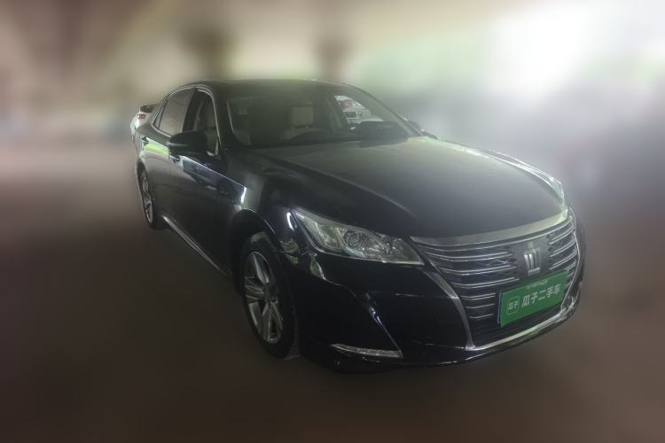 Used Toyota Crown 2015 2.0T Fashion Edition Front Right 45 Deg