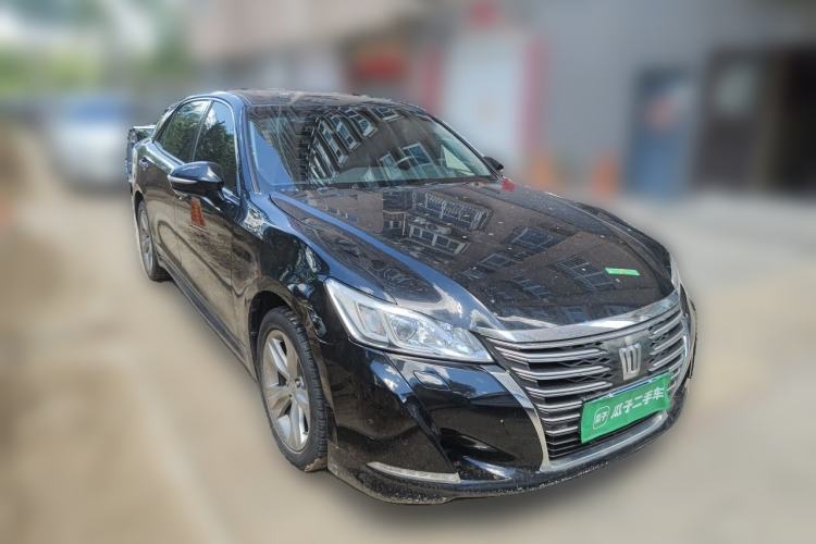 Used Toyota Crown 2015 2.0T Fashion Edition Front Right 45 Deg