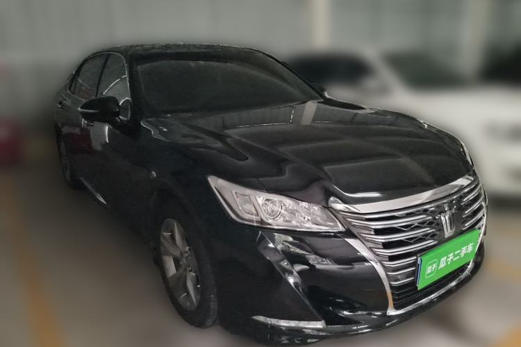 Used Toyota Crown 2015 2.0T Fashion Edition Front Right 45 Deg
