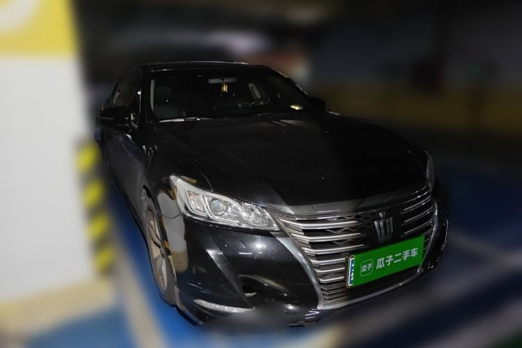 Used Toyota Crown 2015 2.0T Fashion Edition Front Right 45 Deg