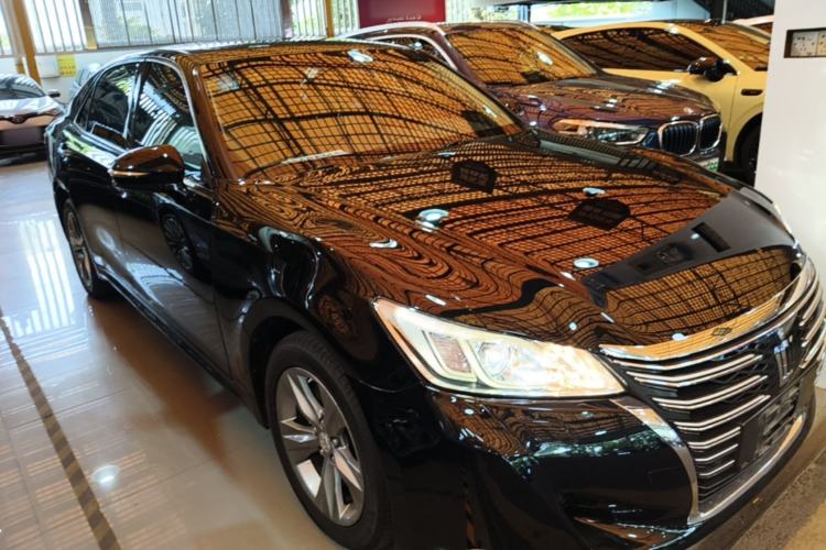Used Toyota Crown 2015 2.0T Fashion Edition Front Right 45 Deg