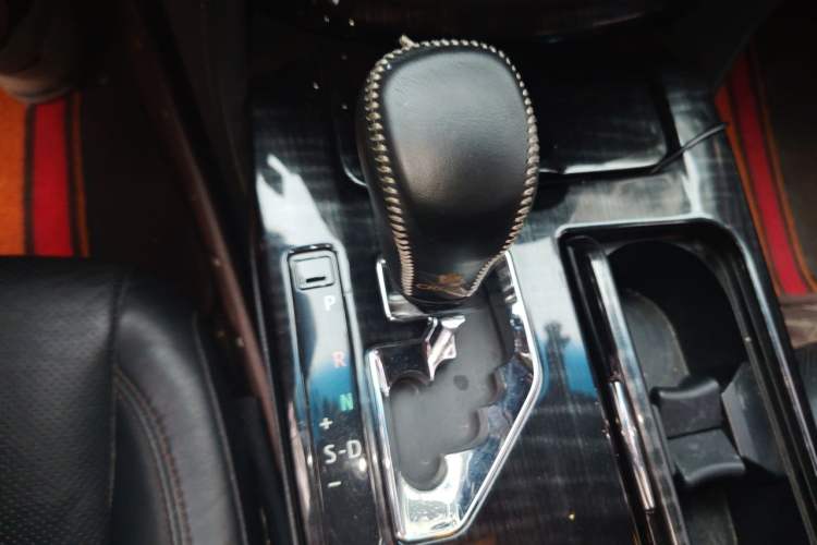 Used Toyota Crown 2015 2.0T Fashion Edition Gear Lever