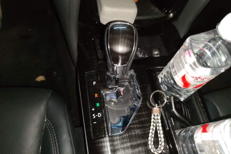 Used Toyota Crown 2015 2.0T Fashion Edition Gear Lever