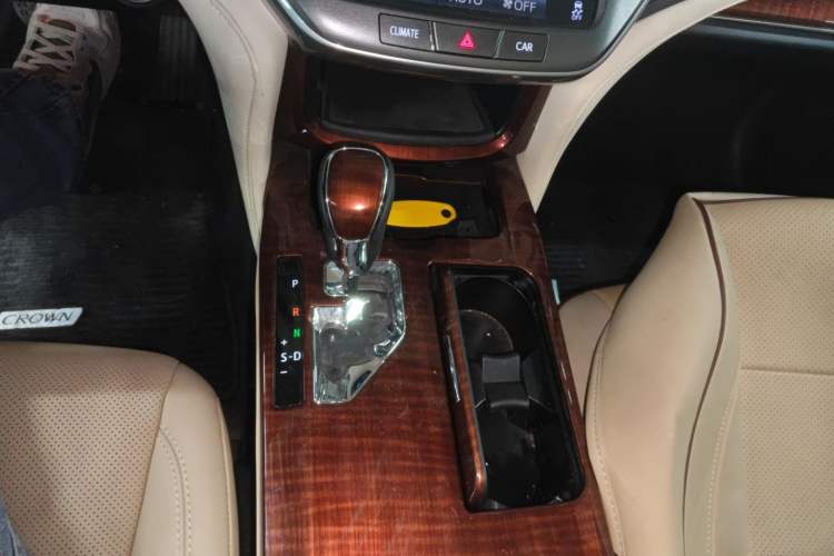 Used Toyota Crown 2015 2.0T Fashion Edition Gear Lever