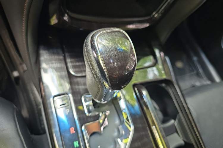 Used Toyota Crown 2015 2.5L Smart Edition Gear Lever