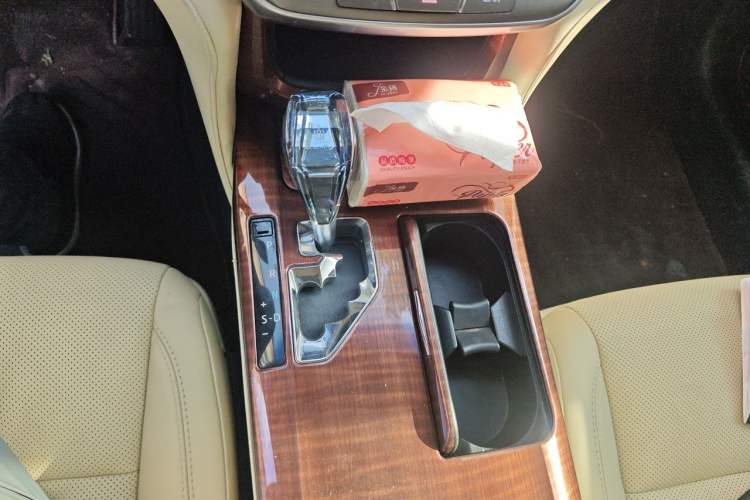 Used Toyota Crown 2015 2.0T Fashion Edition Gear Lever