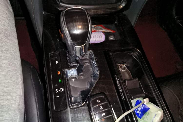 Used Toyota Crown 2015 2.0T Fashion Edition Gear Lever