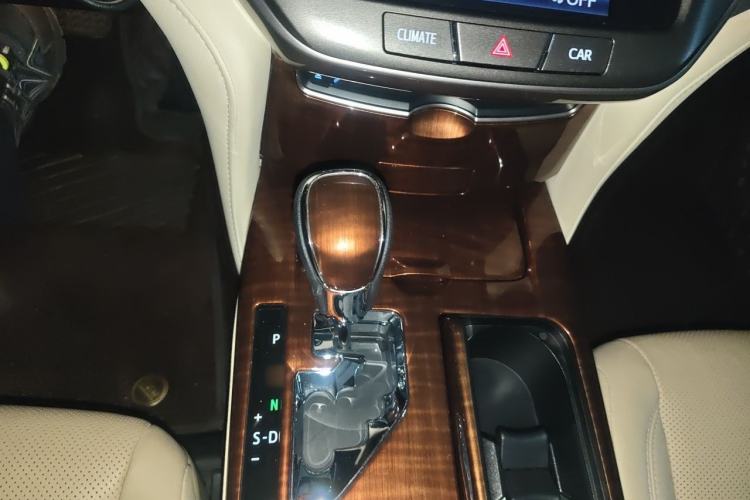 Used Toyota Crown 2015 2.5L Elite Edition Gear Lever