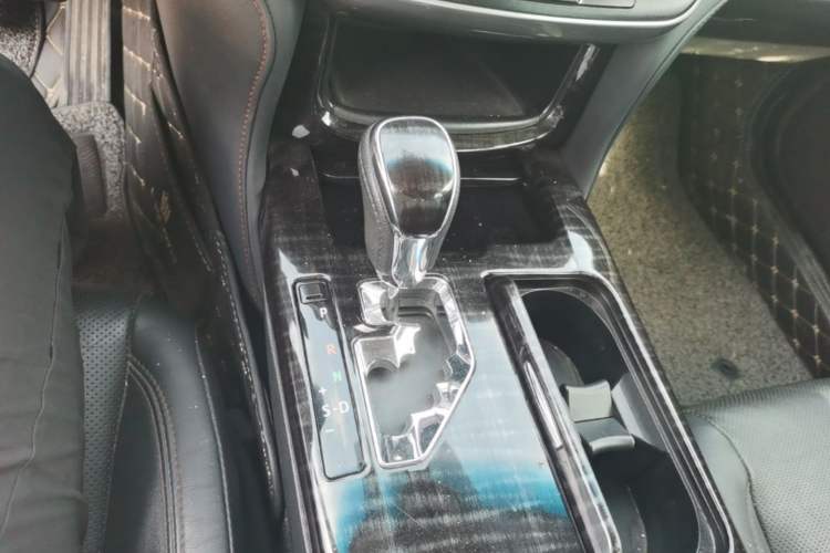 Used Toyota Crown 2015 2.0T Fashion Edition Gear Lever