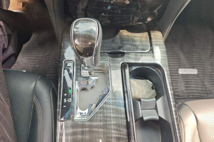 Used Toyota Crown 2015 2.0T Premium Edition Gear Lever