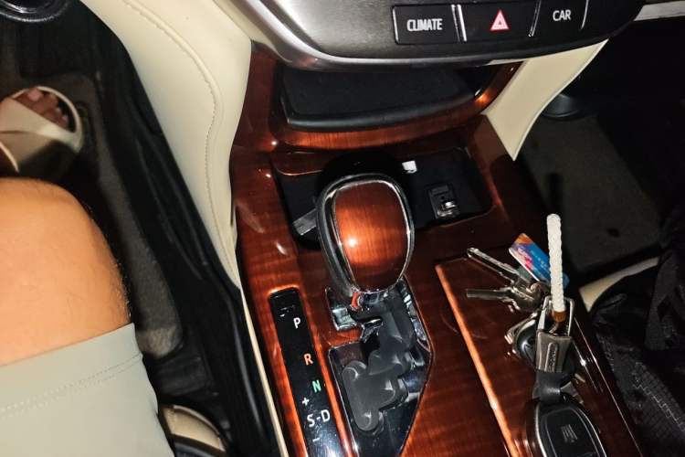 Used Toyota Crown 2015 2.0T Fashion Edition Gear Lever