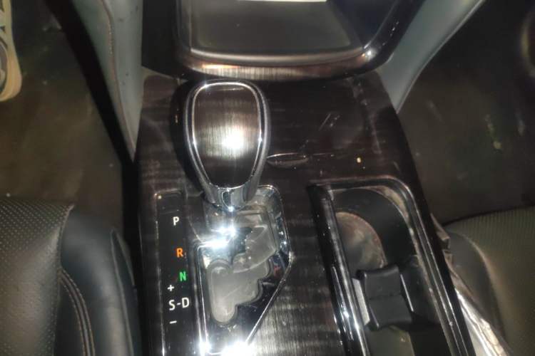 Used Toyota Crown 2015 2.5L Smart Edition Gear Lever