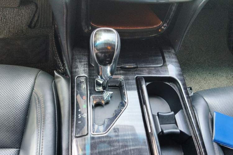 Used Toyota Crown 2015 2.0T Fashion Edition Gear Lever