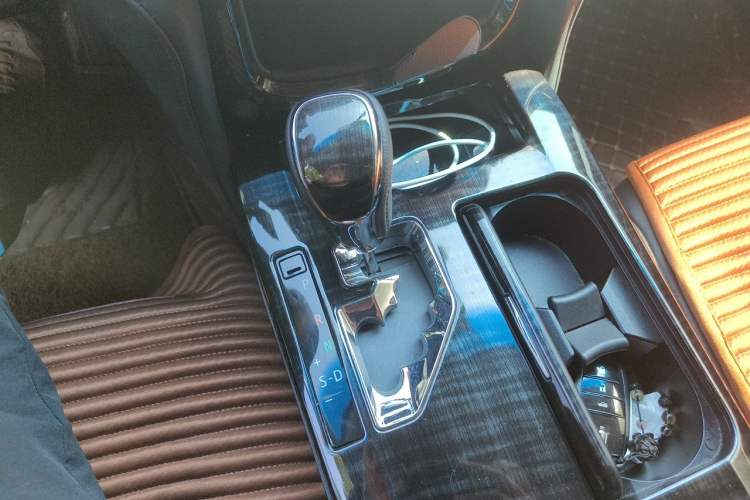Used Toyota Crown 2015 2.0T Fashion Edition Gear Lever