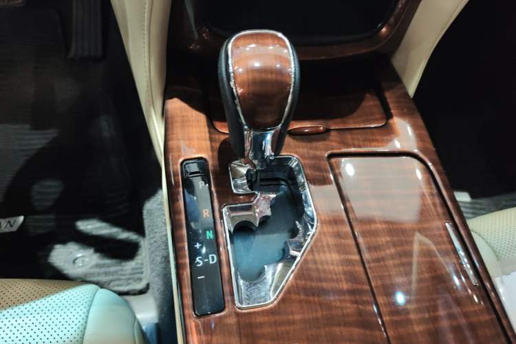 Used Toyota Crown 2015 2.5L Smart Edition Gear Lever