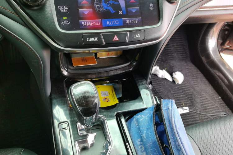Used Toyota Crown 2015 2.5L Smart Edition Gear Lever